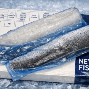 Mrożone filety morszczuka kapskiego w opakowaniu jednostkowym na kartonie producenta